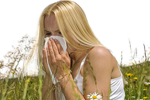 Chica Estornuda Alergia Polen Flores
