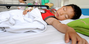 Niño Cama Hospital Cansancio Agotamiento Fatiga Debilidad Astenia