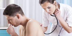 Hombre Tosiendo Doctora Cansancio Agotamiento Fatiga Debilidad Astenia