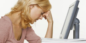 Mujer Trabajando Computadora Cansancio Agotamiento Fatiga Debilidad Astenia