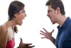Pareja Peleando Fuerte