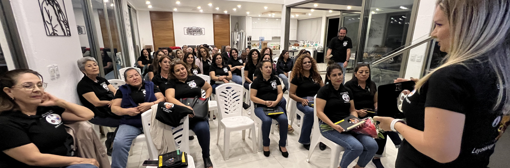 Entrega Reconocimiento Silvia Sulu Cruz Arriaga