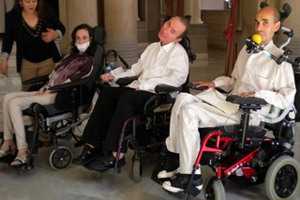 Hombres Silla Ruedas Paralisis Motora Piernas Cuerpo