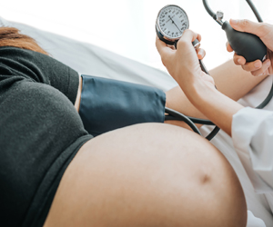 Mujer Embarazada Preeclampsia Vientre Abultado Presion Sanguinea