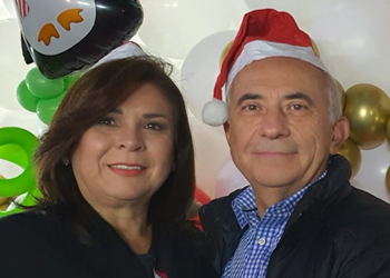 Belinda Esposo Posada Navideña Evento 2021 Escuela 5 Leyes Biologicas