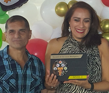 Laura Ramirez Lozada Entrega Reconocimiento Academico Nivel 2 Escuela 5 Leyes Biologicas
