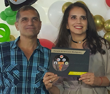 Monica Rodriguez Lizaldi Entrega Reconocimiento Academico Nivel 2 Escuela 5 Leyes Biologicas
