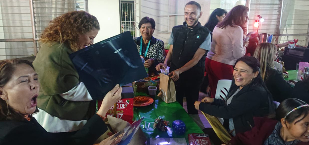 Regalos Intercambio Posada Navideña Evento 2021 Escuela 5 Leyes Biologicas