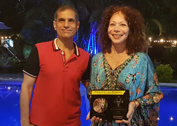 Yolanda Suero Fehlberg Entrega Reconocimiento Curso Anatomia Histologia Primer Evento 2023 Escuela 5 Leyes Biologicas