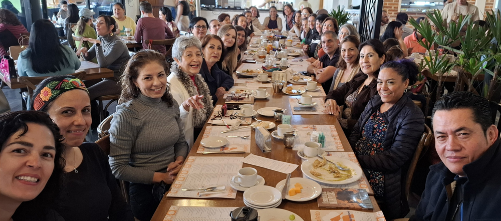 Posada Navideña desayuno Grupo Evento 2024 Escuela 5 Leyes Biologicas