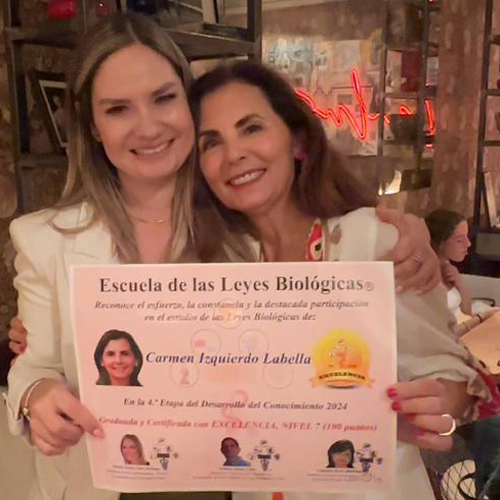 Maria Carmen Izquierdo Labella Graduada 2024 Escuela Leyes Biologicas Diploma Silvia Sulu Cruz Arriaga