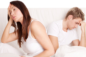 Mujer Hombre Pareja Angustiada Preocupada Insatisfecha